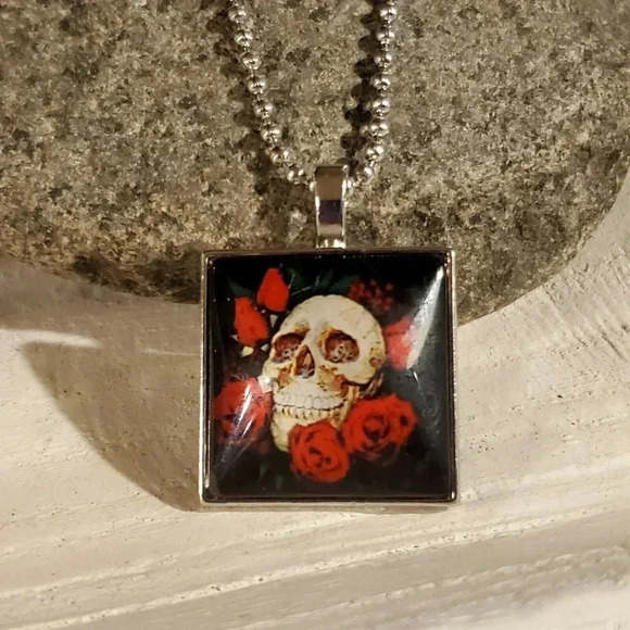 Edgy Goth Skull Red Roses on Black Glass Cabochon Pendant  Necklace - Picture 3 of 4